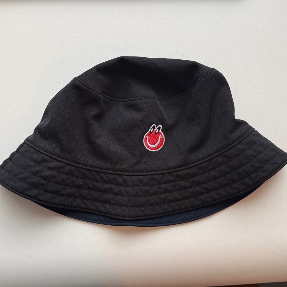 Lululemon Be Happy Reversible Bucket Hat S/M Both Ways Smile